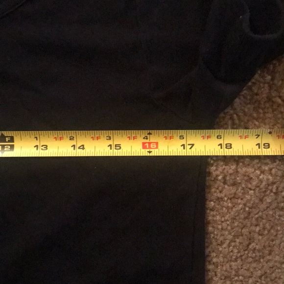 Plain black T - Picture 4 of 4